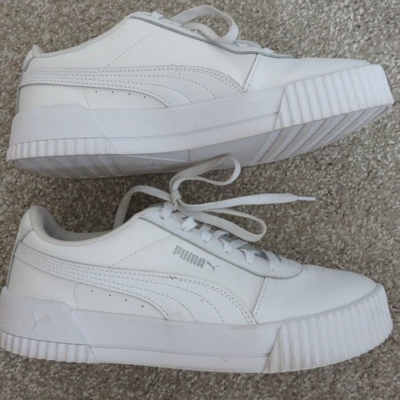 Like New Puma White Leather Carina Sneaker w/ Silver - 8 M - Picture 5 of 10